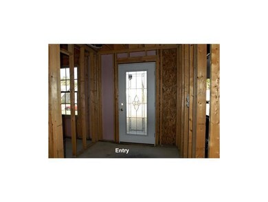 Entry/Foyer.