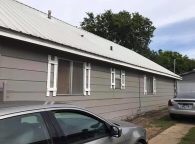 209 E 5th St, Cushing, OK 74023 - photo 2