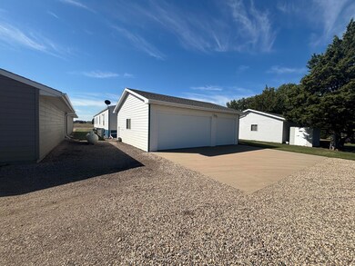 117 Linnell St, Pierre, SD 57501 - photo 4
