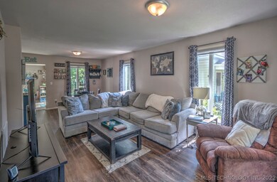 114 E 6th St, Claremore, OK 74017 - photo 6