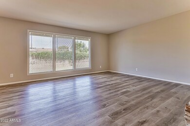 001-photo-living-room-11916141