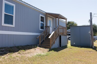 Manufactured / mobile home with a front yard