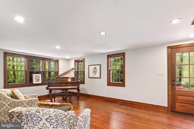 5231 Summit Dr, Fairfax, VA 22030 - photo 7