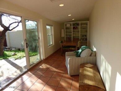 1620 N Santa Rita - AZ Room