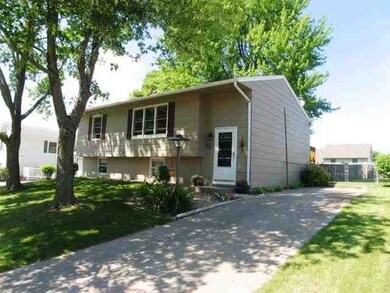 2024 W 55th St, Davenport, IA 52806 - photo 3