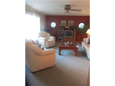 Living Room. LARGE PICTURE WINDOW...TWO OCTOGAN SH