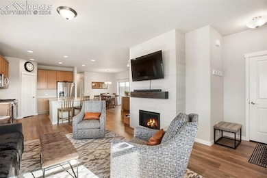 HEAT N GLO – Cosmo Fireplace with Mantel for Enjoy