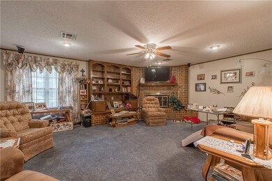 1221 NE 27th St, Moore, OK 73160 - photo 4