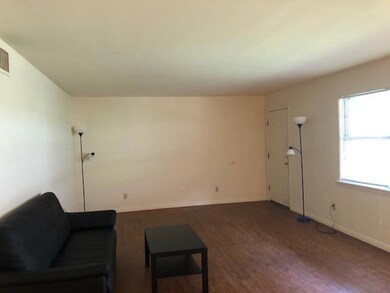 926 E Walnut no carpet prefer laminate f