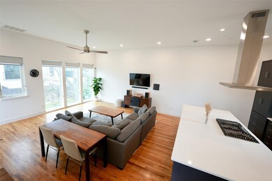 2203 Moser Ave unit 106, Dallas, TX 75206 - photo 2