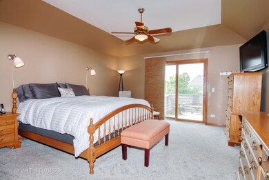 1081 Weston Cir unit 4, Batavia, IL 60510 - photo 5