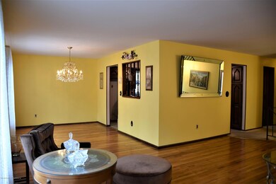 Living Room/Dining Room