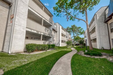 8521 Hearth Dr unit 33, Houston, TX 77054 - photo 2