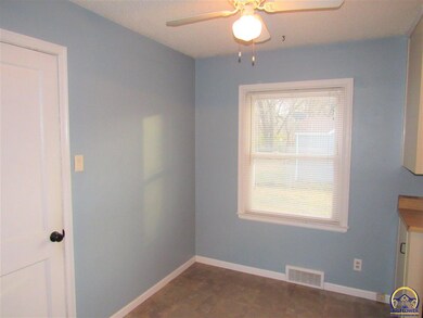 2121 SW 21st St, Topeka, KS 66604 - photo 6
