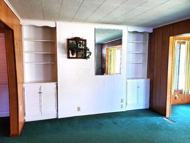 764 livingrm3 1