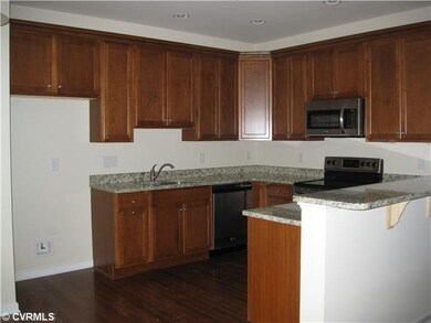 Kitchen - Granite, stainless & hardwood!!