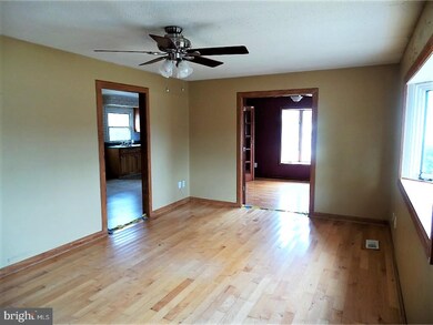 529 Jersey Ave, Atco, NJ 08004 - photo 2
