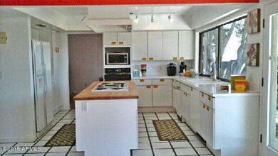 Huge, light filled kitchen