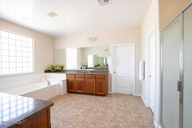 2702 E Zion-28