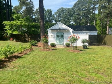 View of yard featuring a storage shed