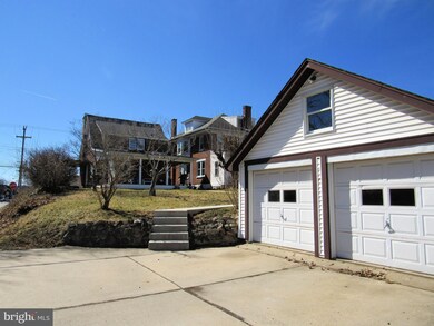 537 E 4th St, Boyertown, PA 19512 - photo 4