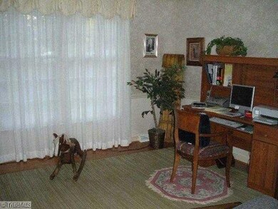 Studio/Study/Office.
