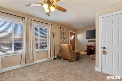 105 2nd Cross St, Mechanicsburg, IL 62545 - photo 5