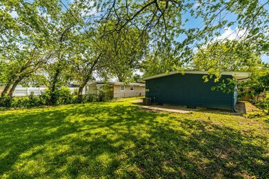 2023-5-19 1640 Duxberry Ave 08 BACKYARD