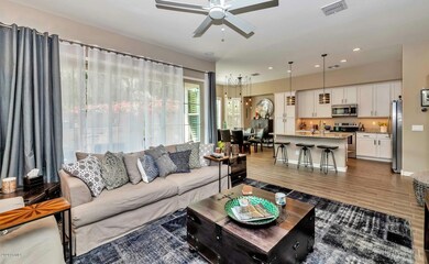 3030 N 33rd Pl-large-006-003-Main Living
