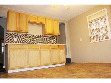 Kitchen. tile back splash give the perfect update 