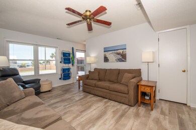 211 W Bogue Blvd-5-LR 1.3-4303