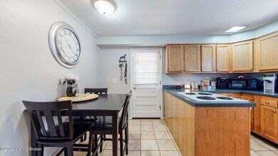 7710 Poinsettia Dr Louisville KY 40258-8