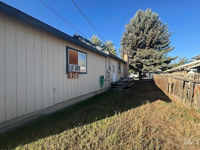 518 Montana St, Gooding, ID 83330 - photo 5