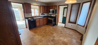 539 Autumn Dr, Walworth, WI 53184 - photo 5