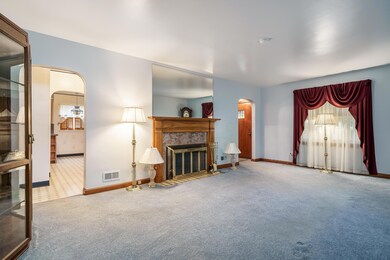 124 S Algonquin Ave_MLS_06