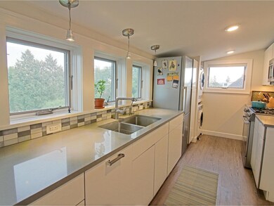 243 Weaver St, Winooski, VT 05404 - photo 3