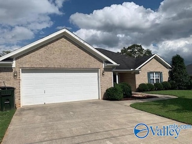 211 Forrest Oak Ln, Huntsville, AL 35811 - photo 2