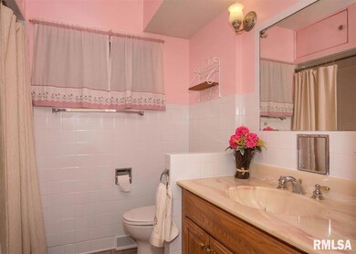 1832 W 38th St, Davenport, IA 52806 - photo 3