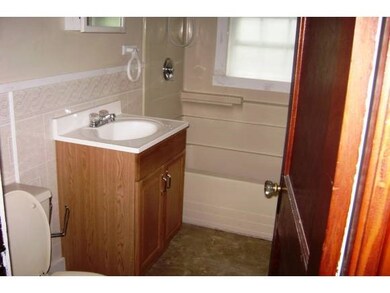 20 Prospect St unit 2nd fl, Nashua, NH 03060 - photo 5