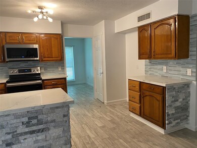 15819 Ironside Hill Dr, Houston, TX 77053 - photo 5