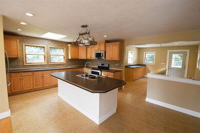 33 Floyd Ave, Manchester, NH 03103 - photo 3