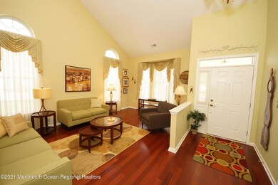 4-Living Room-12-Colonial-Way