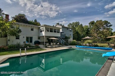 305 Camelot Dr, Stroudsburg, PA 18360 - photo 3