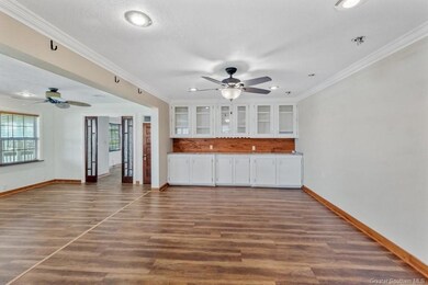 Dining area built-ins