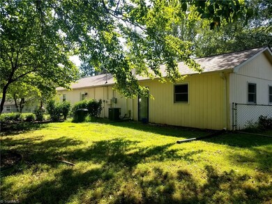 301 Ridgecrest Dr, King, NC 27021 - photo 4