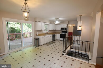 7701 Groveland Heights Ct, Springfield, VA 22153 - photo 4