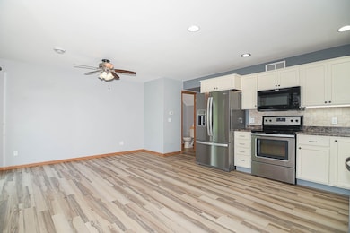 1982 Golden Eagle Dr, Dubuque, IA 52001 - photo 6