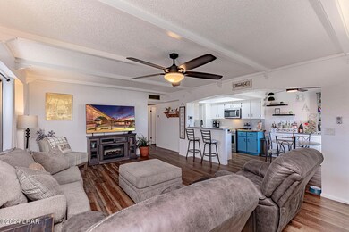 1902 Montana Vista D Unit Living room vi