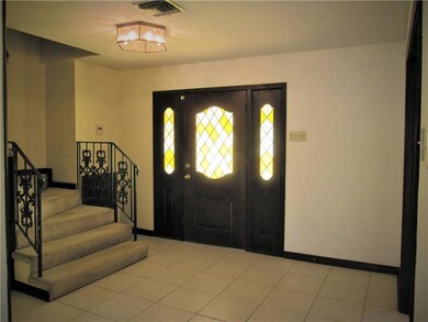 Foyer 12.6'x9.6'