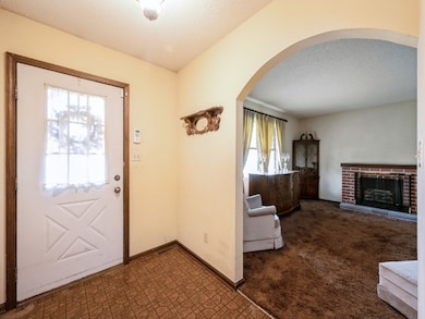 Large foyer entrance with arched entrances